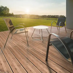 Lame de terrasse Pin CL4 marron Profil double peigne 27x145mm De 3000 mm à 6000 mm
