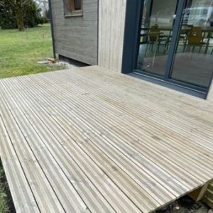 Lame de terrasse Pin CL4 vert Profil double peigne 27x145mm De 3000 mm à 5400 mm