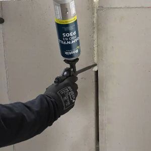 Pistolet ISOLMOUSSE destiné à l'usage des aérosols de mousse polyuréthane pistolable. 