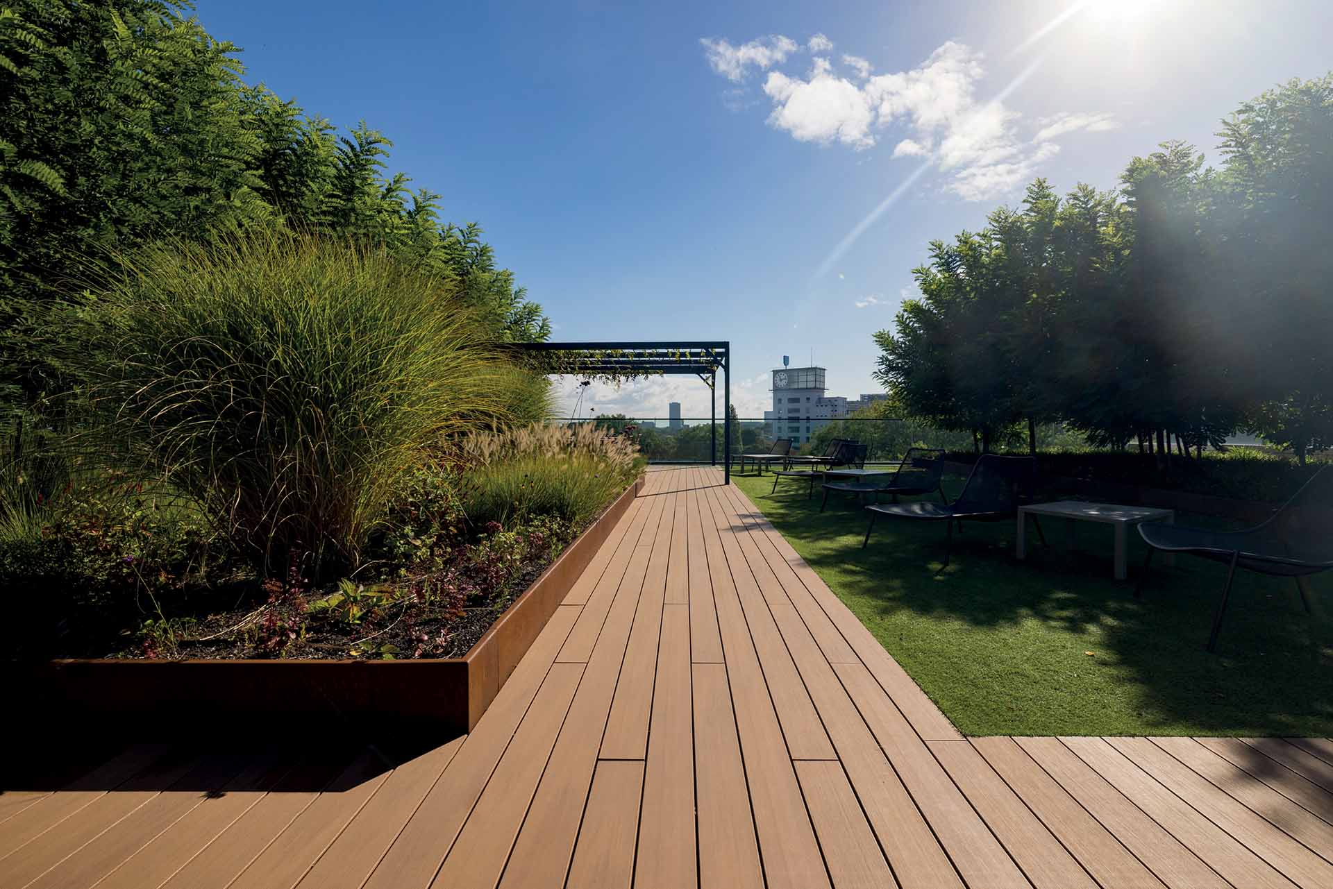 Pose de terrasse sur plots : principes, avantages et erreurs à éviter